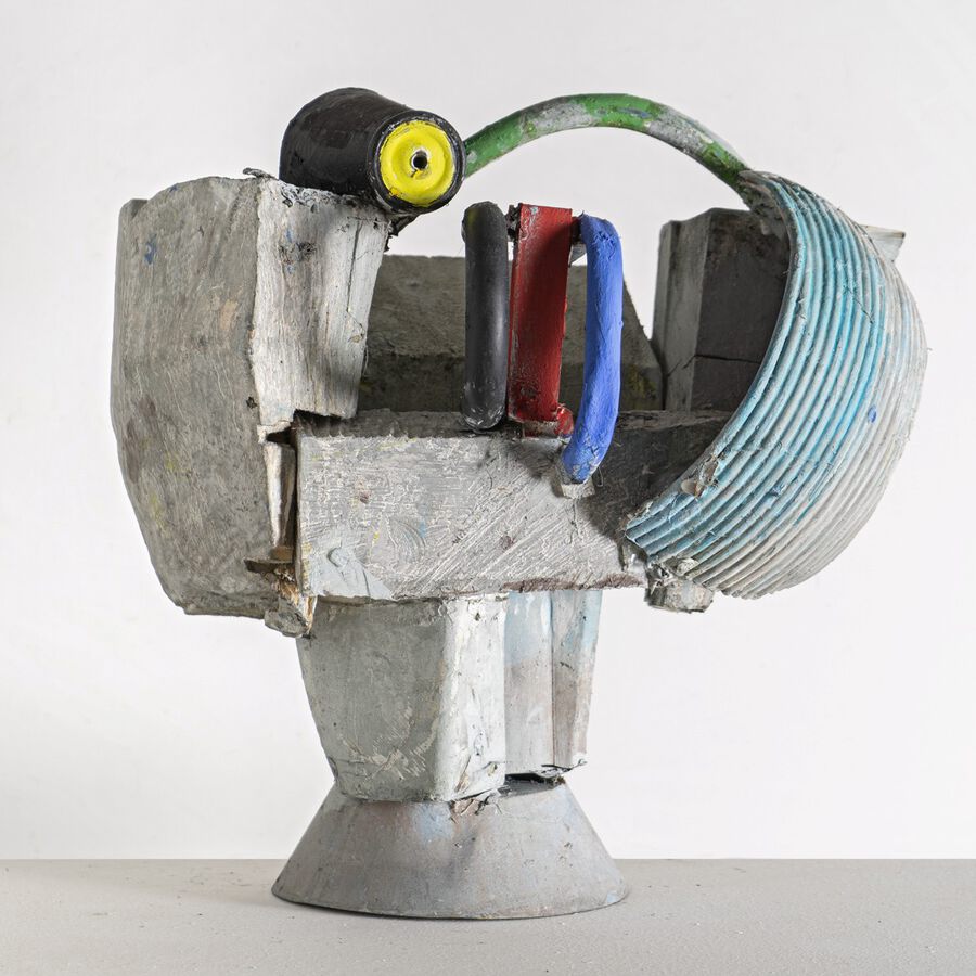 Menno Fahl, Halber Kopf, 2019, Materialmix, bemalt, 50x50x40 cm